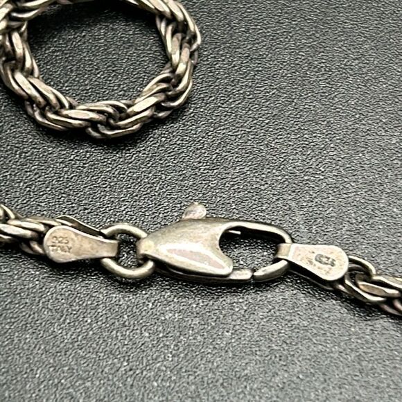 Elegant Black and Silver Sassi LaMuth Pendant Necklace - Picture 7 of 9